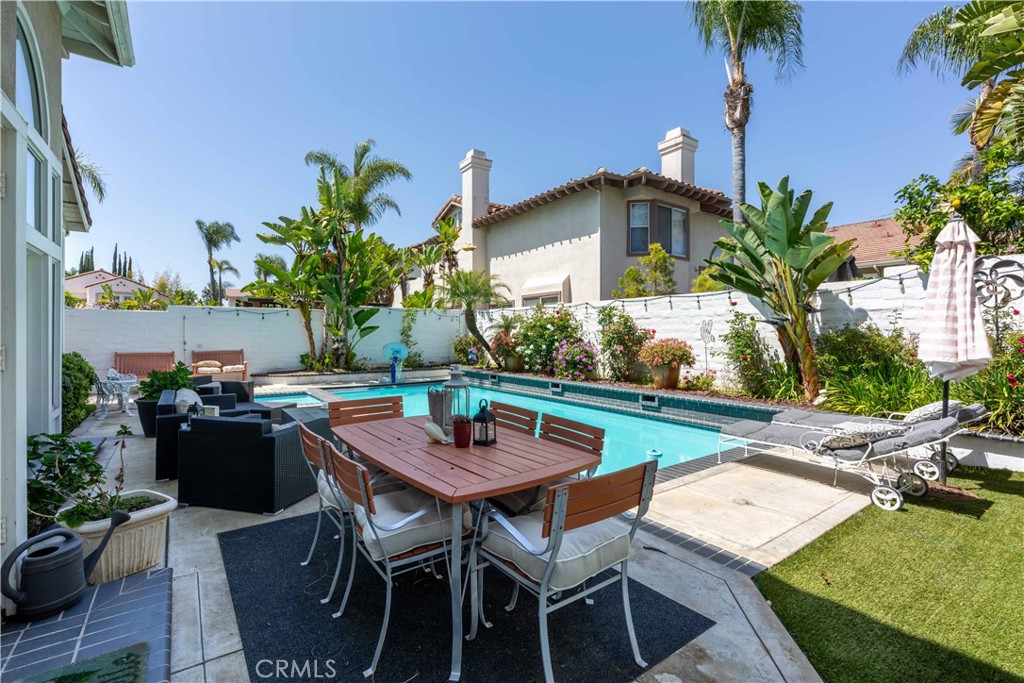 2101 Calavera Circle