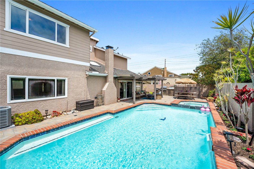 8572 Whitesails Circle