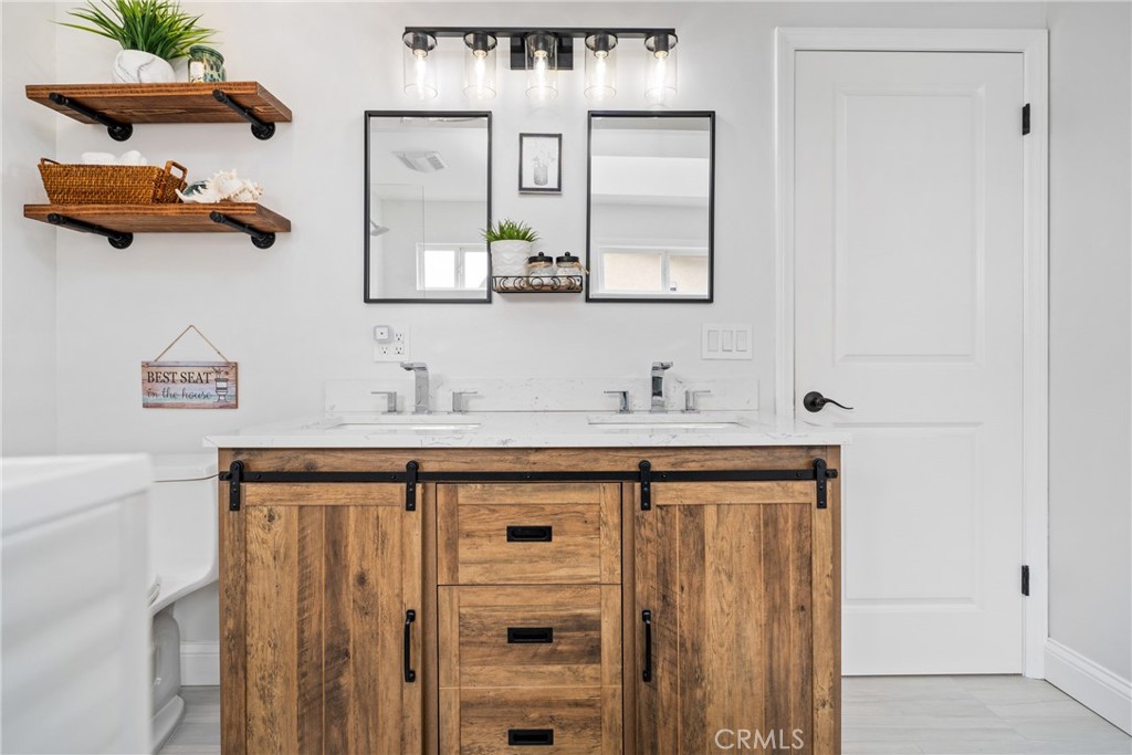 8572 Whitesails Circle