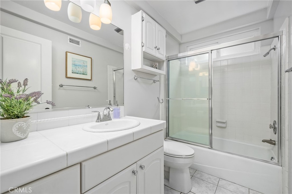 8572 Whitesails Circle