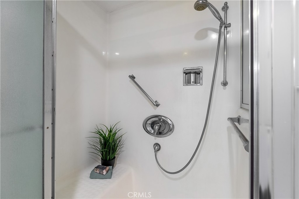 13601 Cedarcrest 100-i