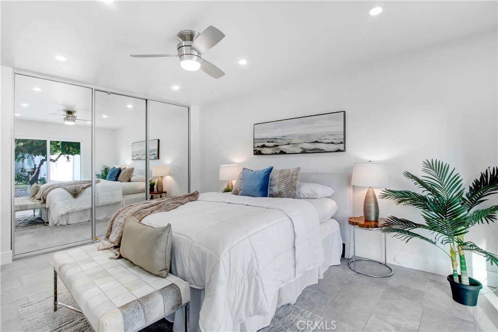 2392 E El Chorro Way