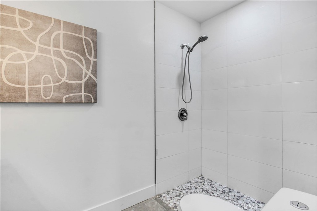 2392 E El Chorro Way