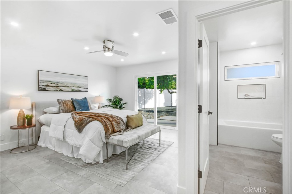 2392 E El Chorro Way