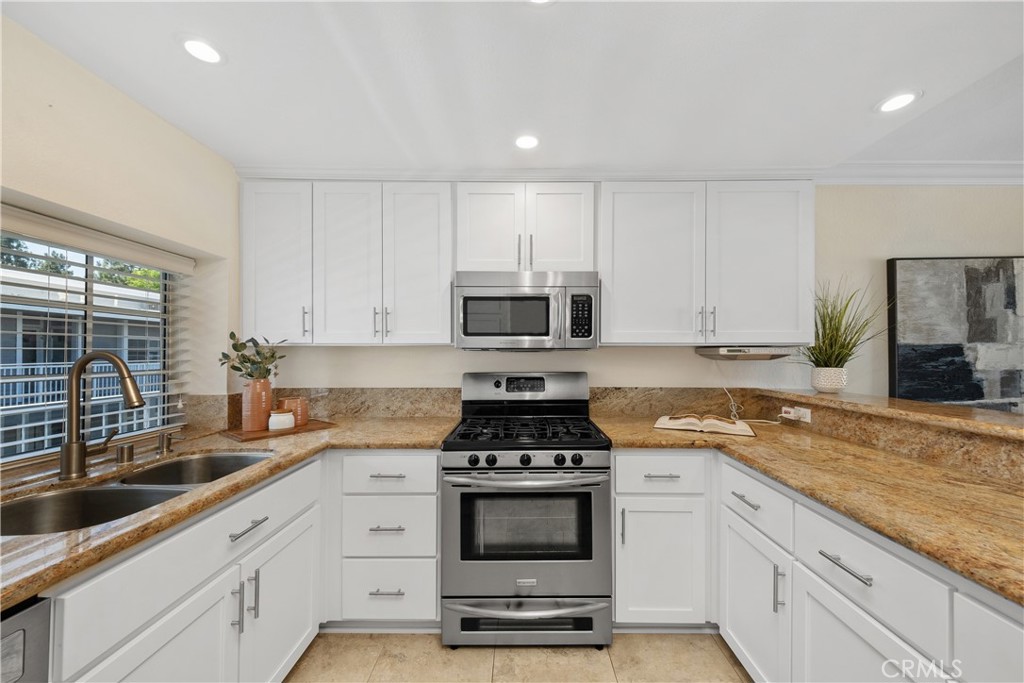 1414 Brett Place 330