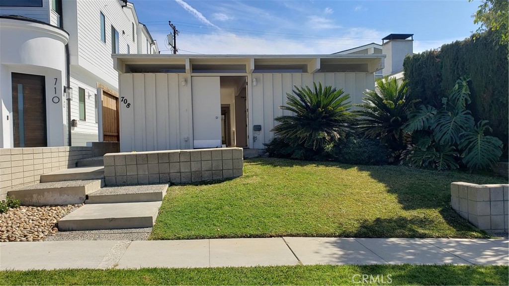 708 Narcissus Avenue