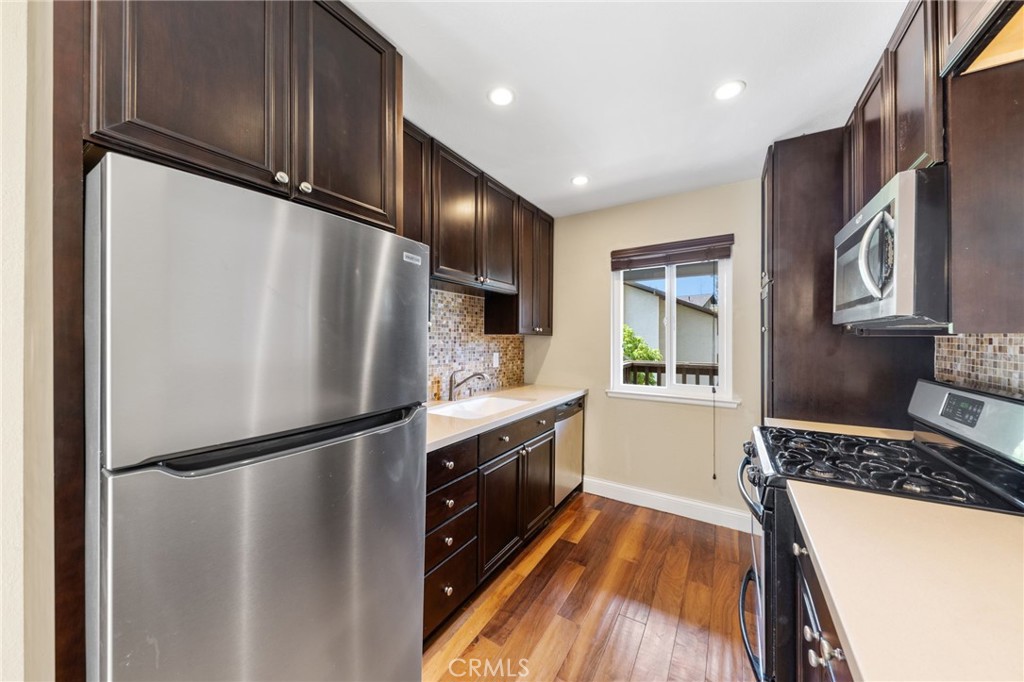 25789 Marguerite D204