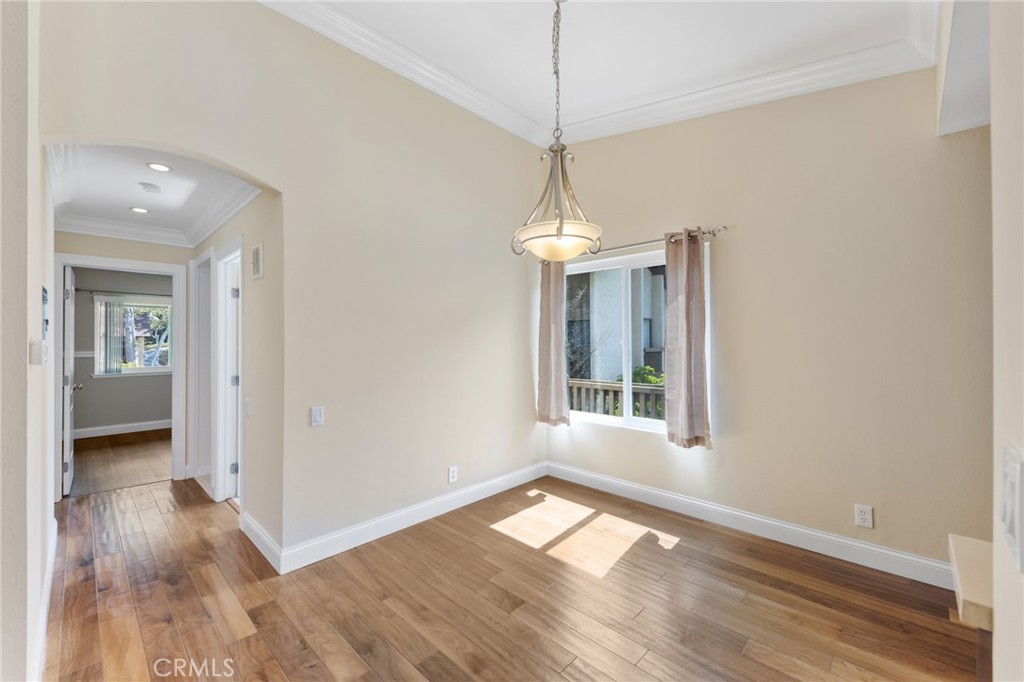 25789 Marguerite D204