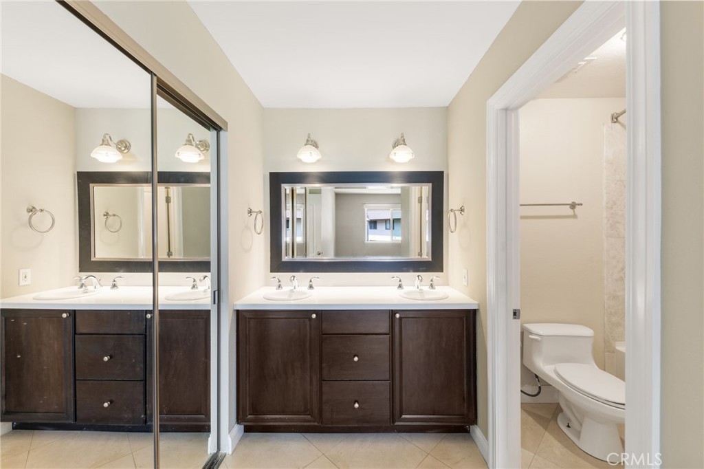 25789 Marguerite D204