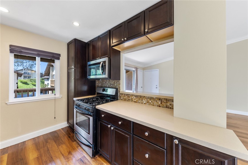 25789 Marguerite D204