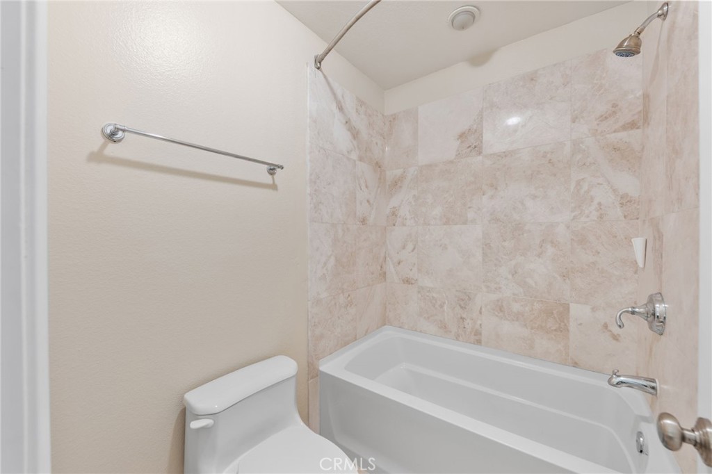 25789 Marguerite D204