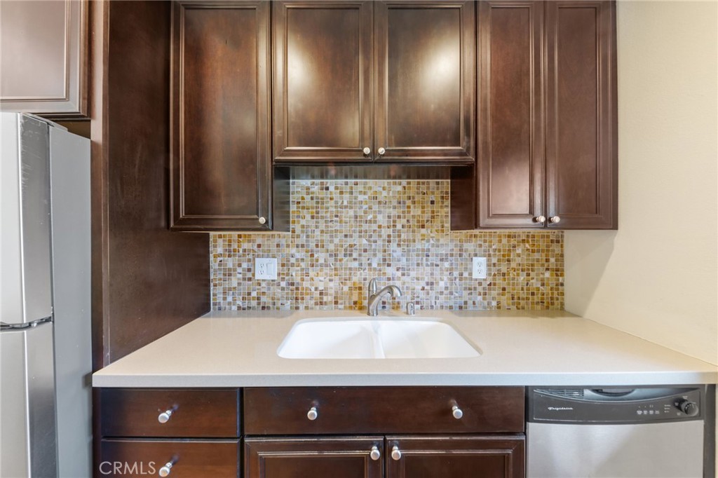 25789 Marguerite D204