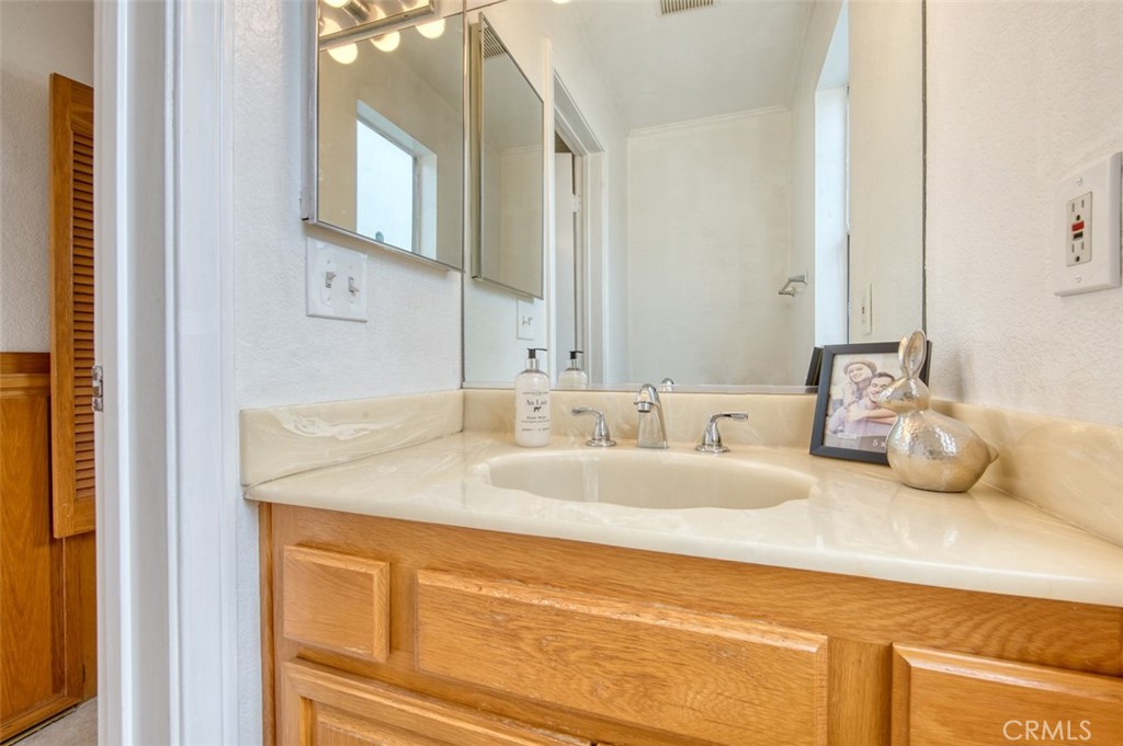 14925 Eastwood Avenue