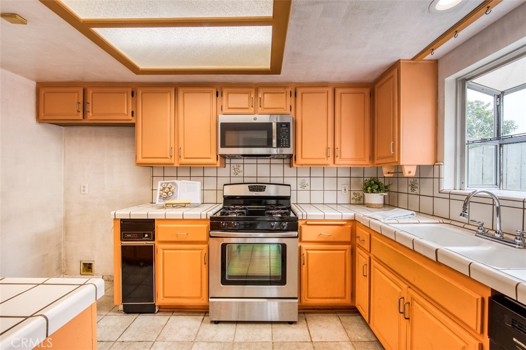 14925 Eastwood Avenue