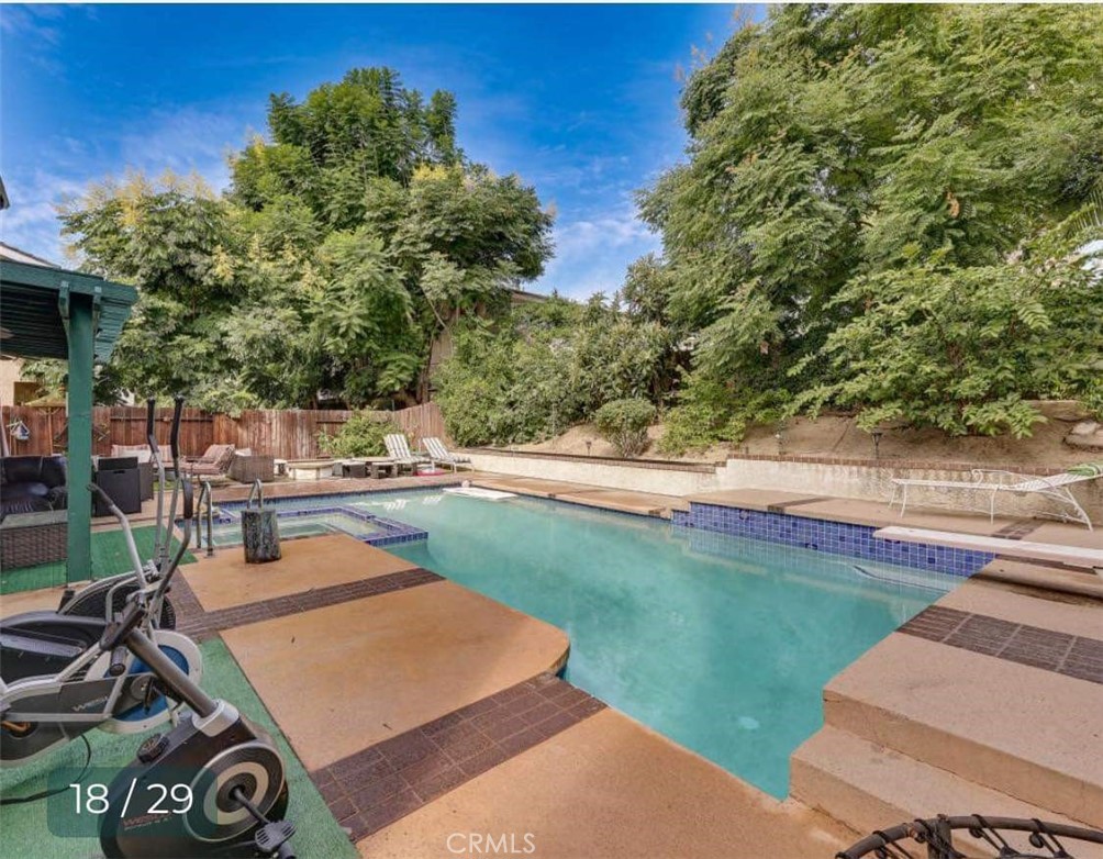 8101 woodsboro