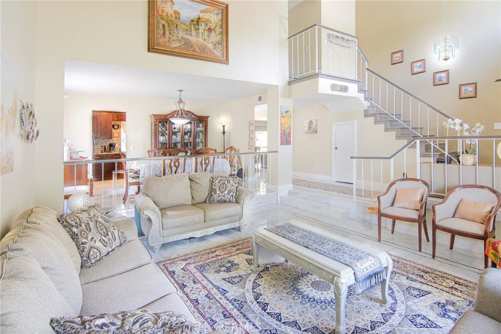 8101 woodsboro