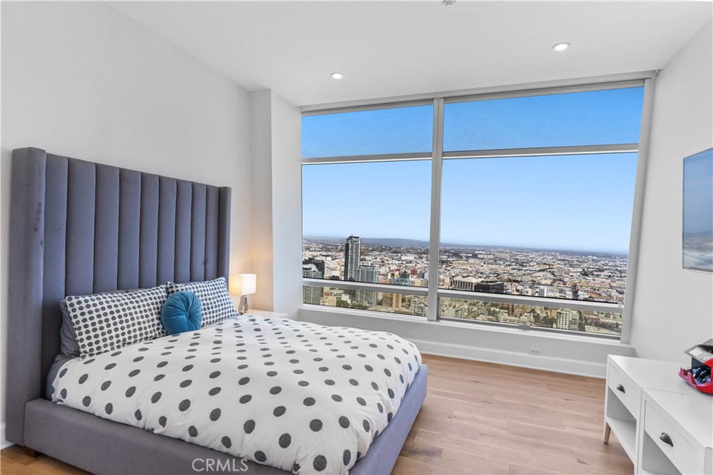 900 W Olympic Boulevard 48C