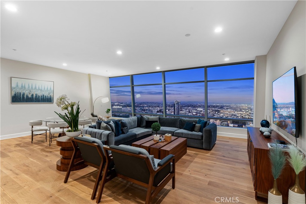 900 W Olympic Boulevard 48C