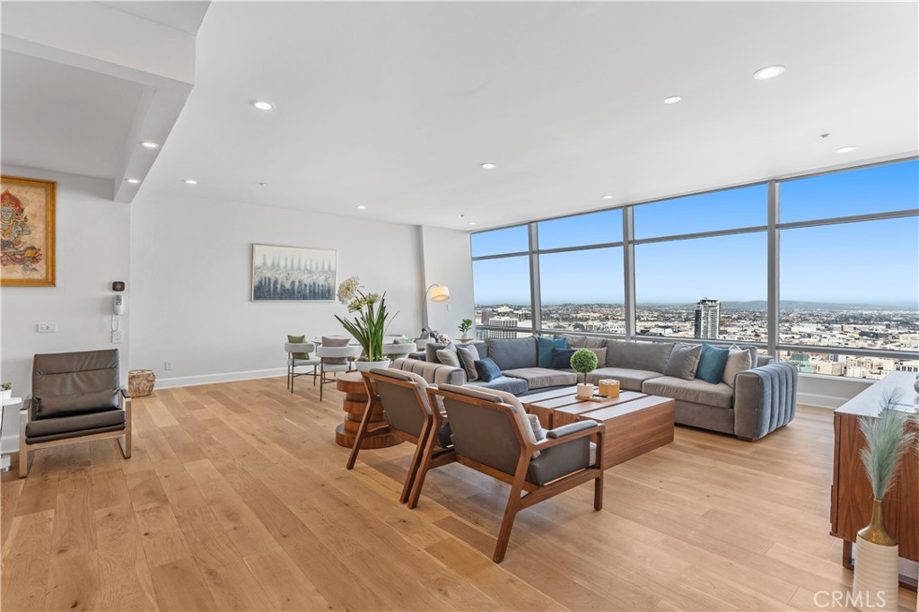 900 W Olympic Boulevard 48C