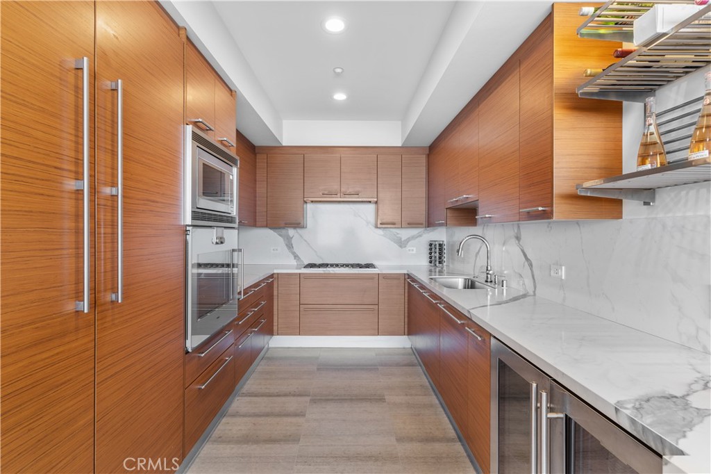 900 W Olympic Boulevard 48C