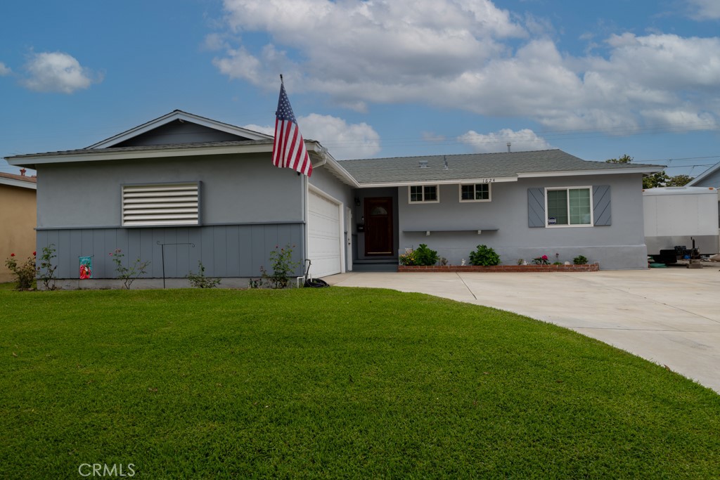 1624 W Roberta Avenue