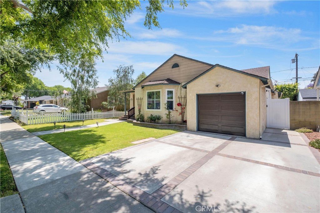 2127 Stearnlee Avenue