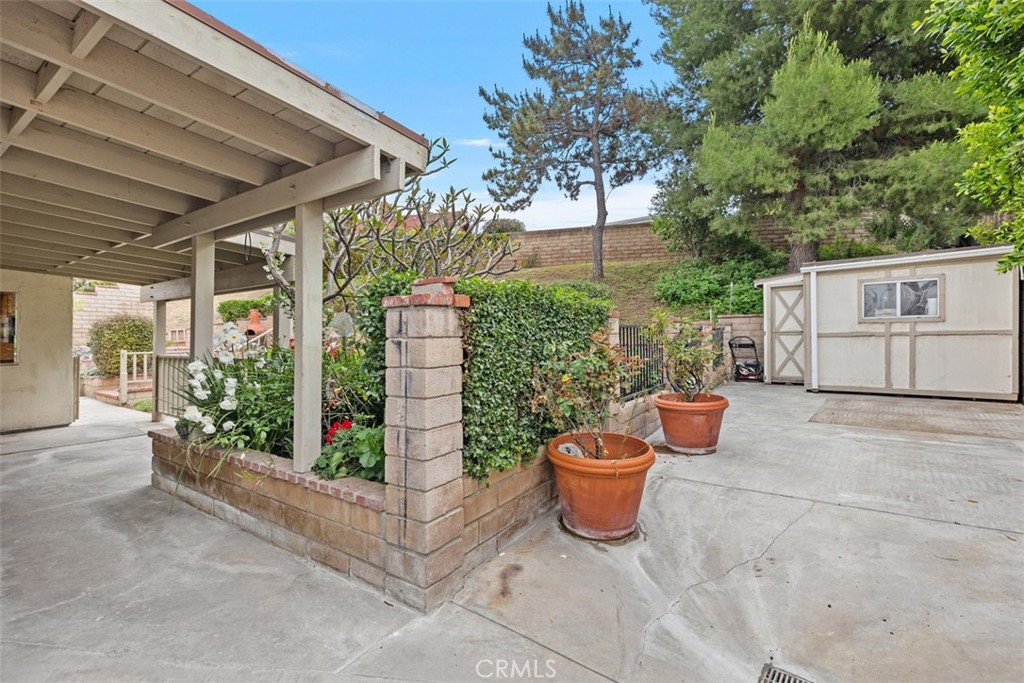 22886 Hickory Hills Avenue