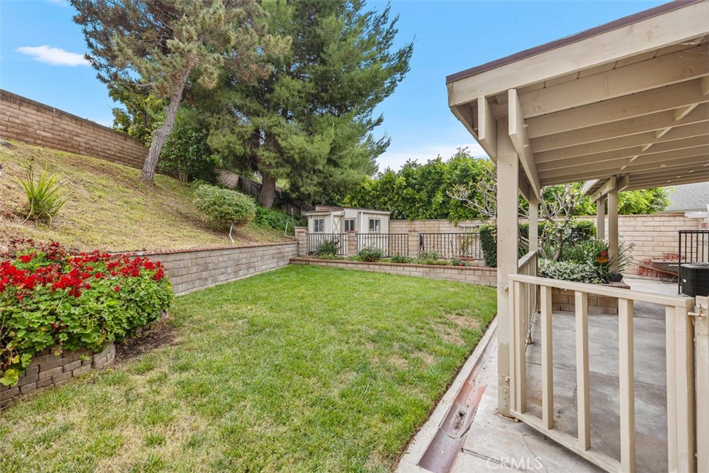 22886 Hickory Hills Avenue