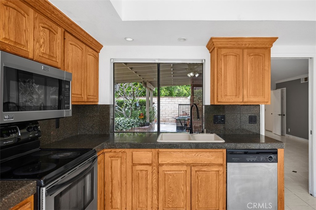 22886 Hickory Hills Avenue