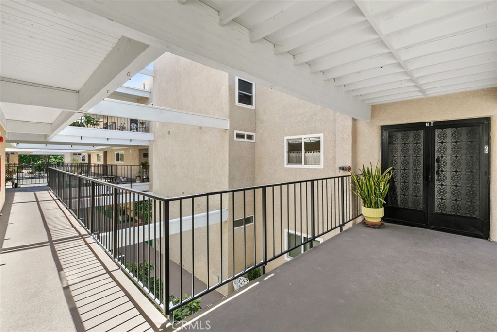 3499 Bahia Blanca W 2H