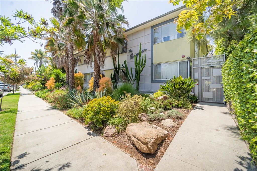 827 Bay Street 9