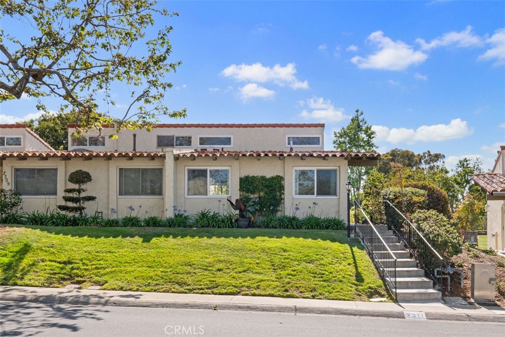 2311 Vista Huerta