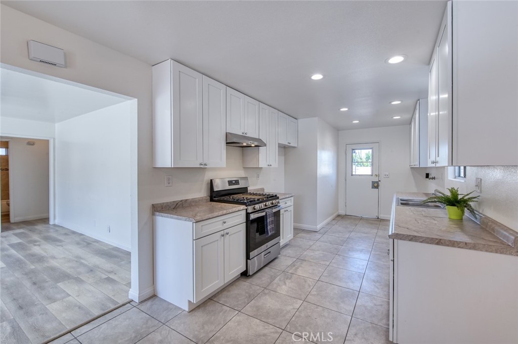 13851 La Vaughn Street