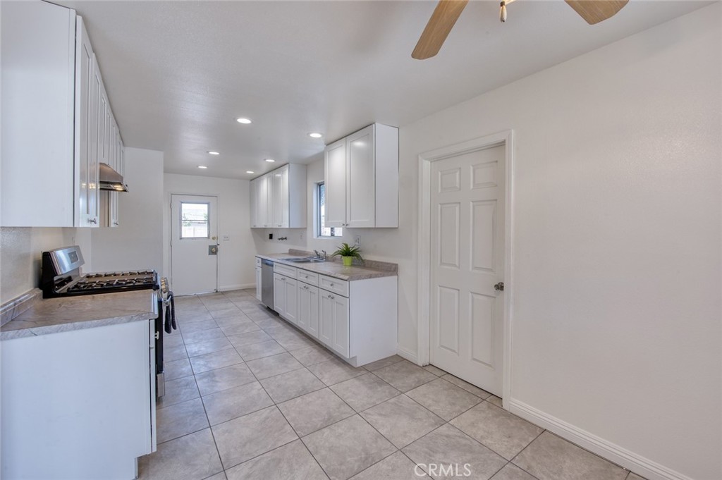 13851 La Vaughn Street