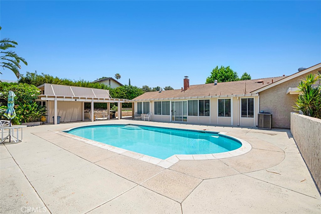 7579 Lakeside Drive