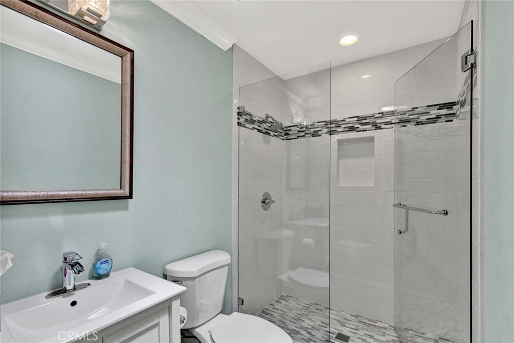 2328 Via Mariposa W Q