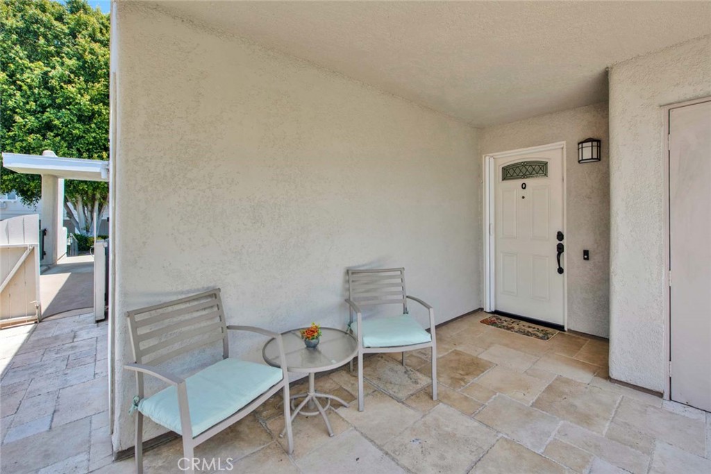 2328 Via Mariposa W Q