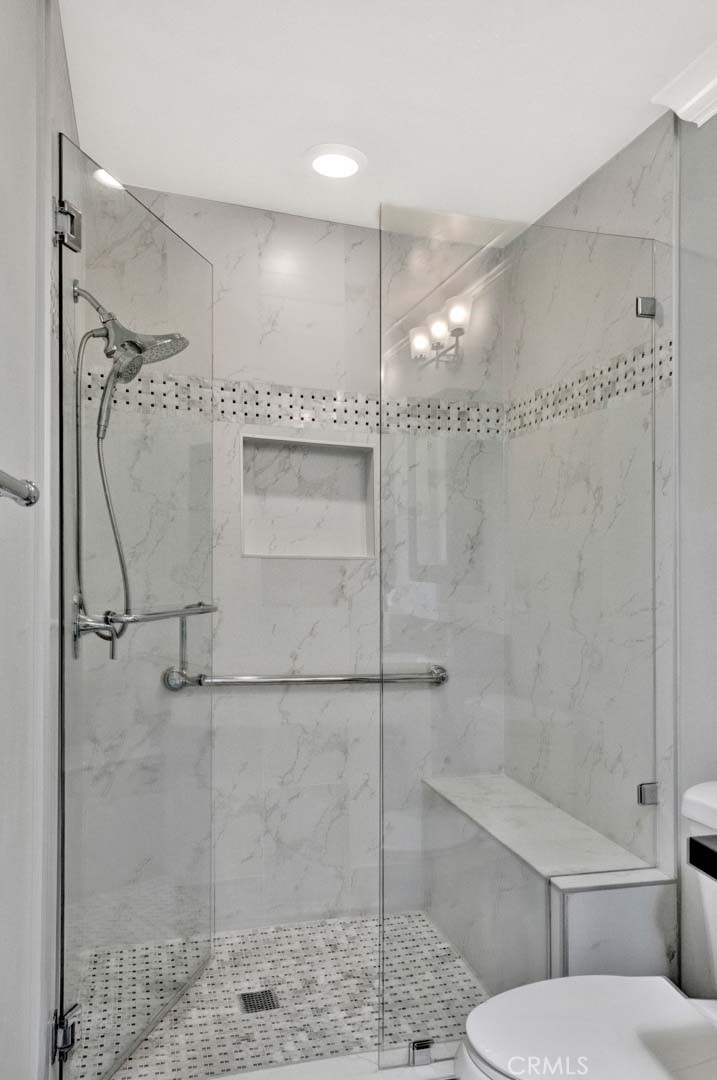 2328 Via Mariposa W Q