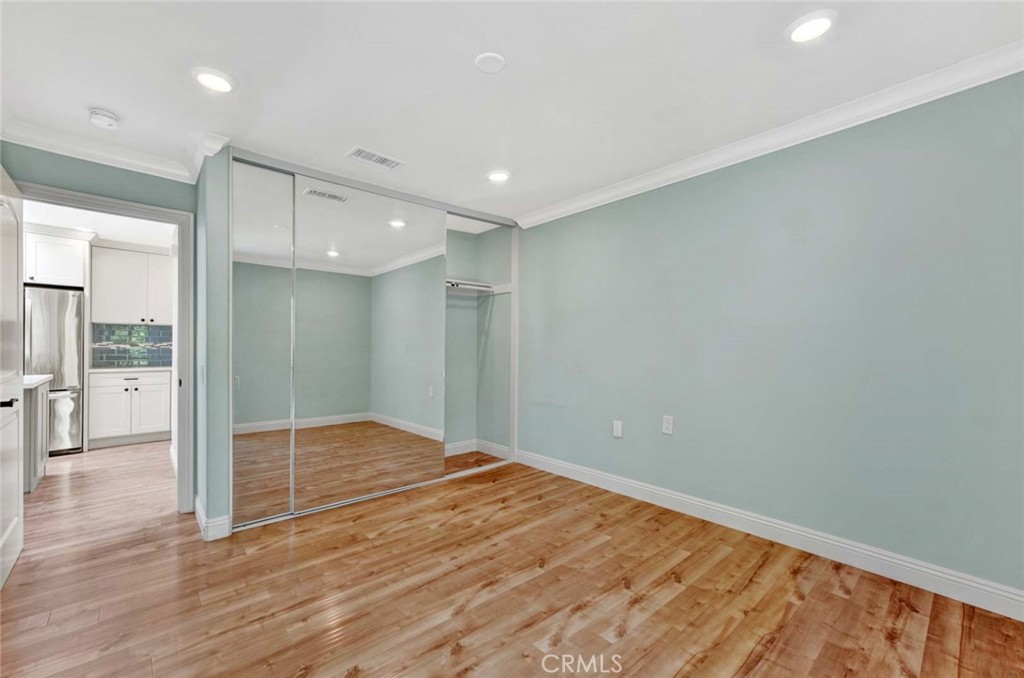 2328 Via Mariposa W Q