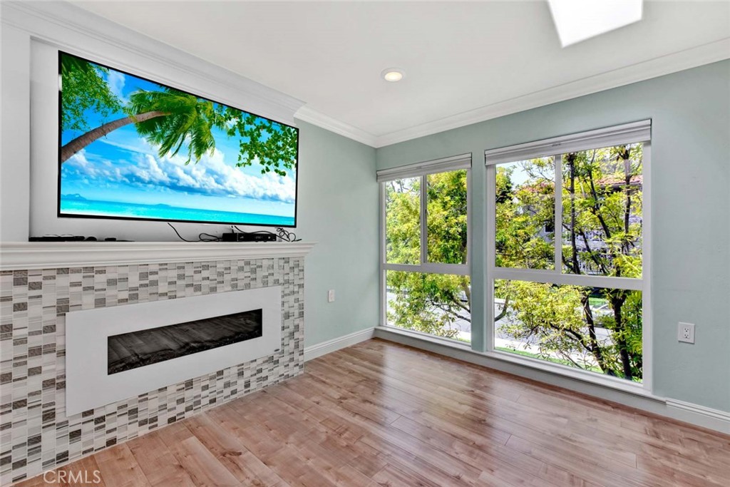 2328 Via Mariposa W Q