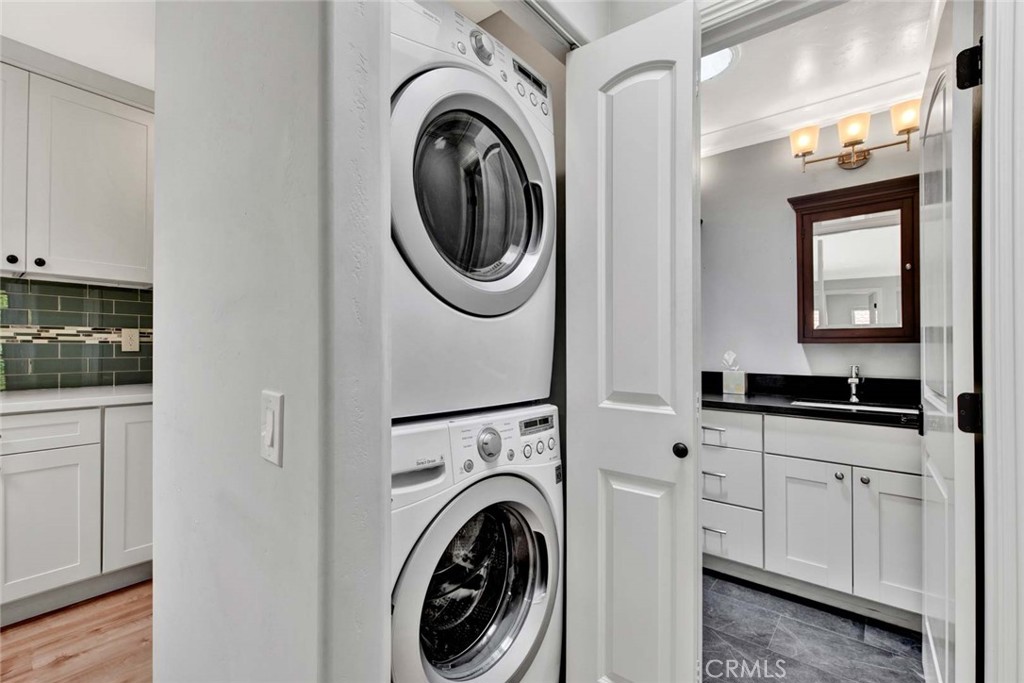 2328 Via Mariposa W Q