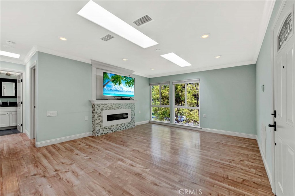 2328 Via Mariposa W Q