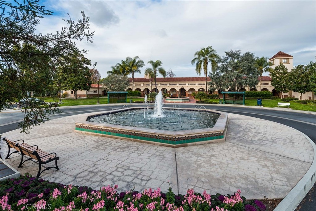 2328 Via Mariposa W Q