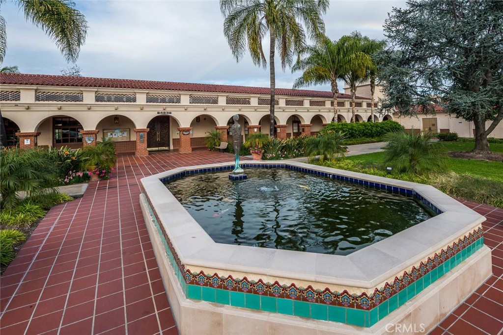 2328 Via Mariposa W Q