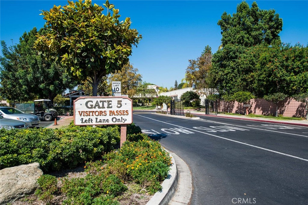 2328 Via Mariposa W Q