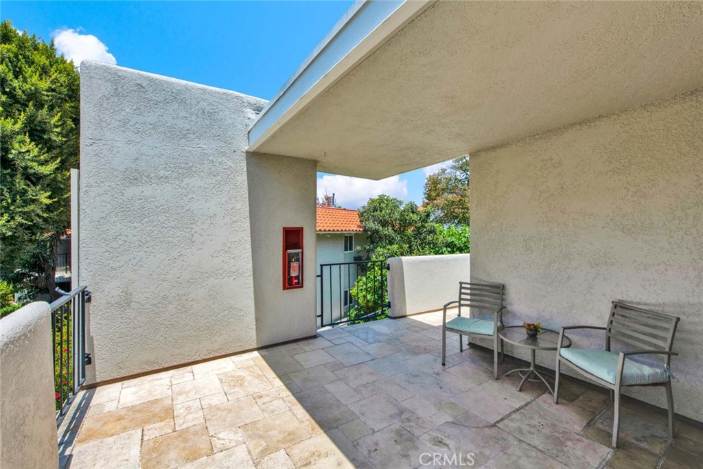 2328 Via Mariposa W Q