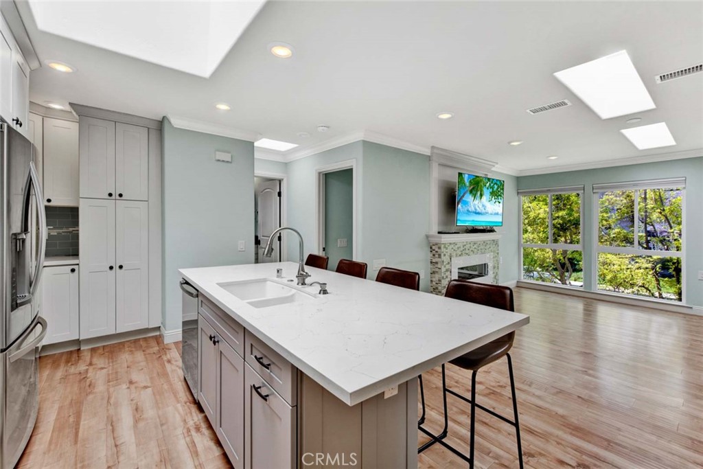 2328 Via Mariposa W Q