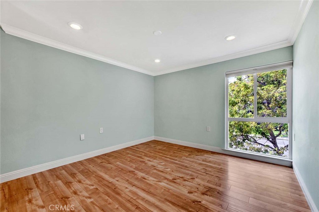 2328 Via Mariposa W Q