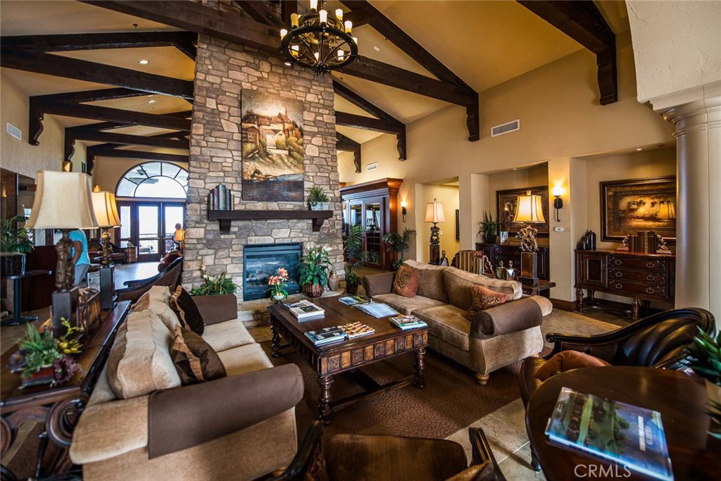 2328 Via Mariposa W Q