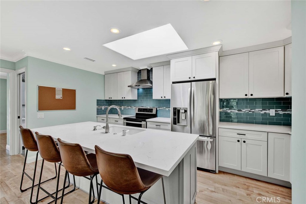 2328 Via Mariposa W Q